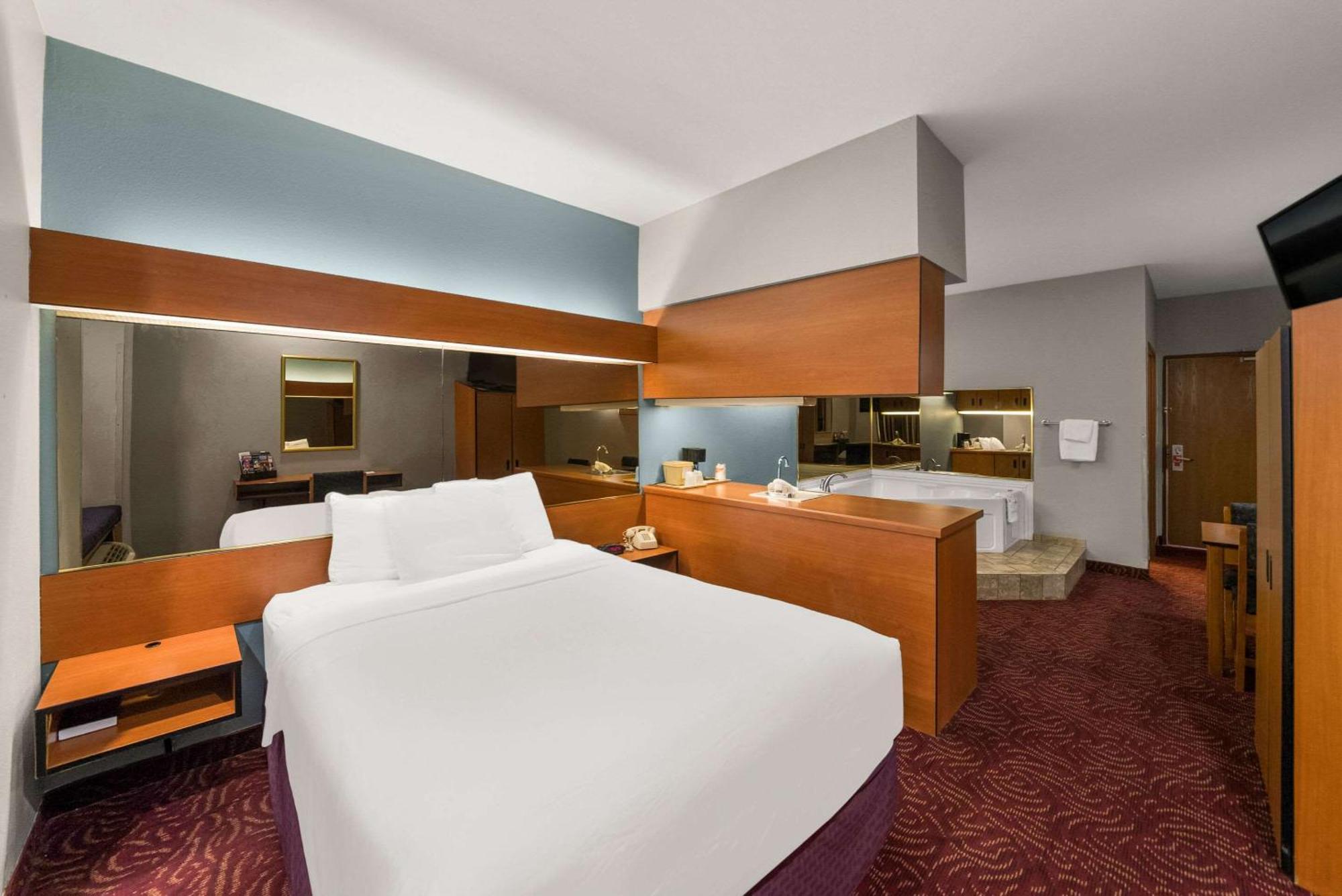 Econo Lodge Inn & Suites Mesquite - Dallas East Exterior photo