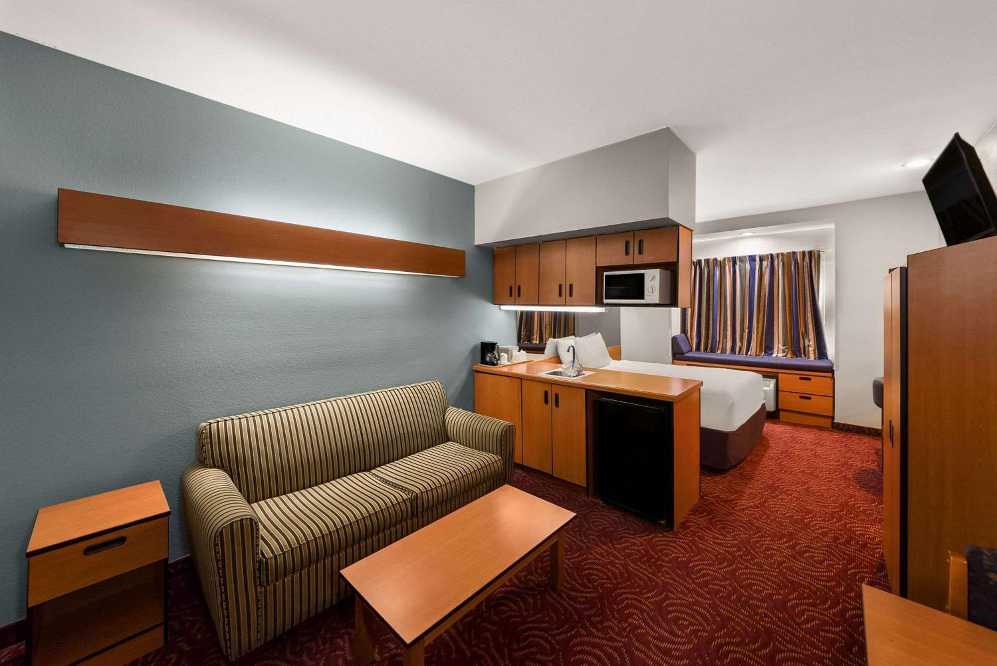 Econo Lodge Inn & Suites Mesquite - Dallas East Exterior photo