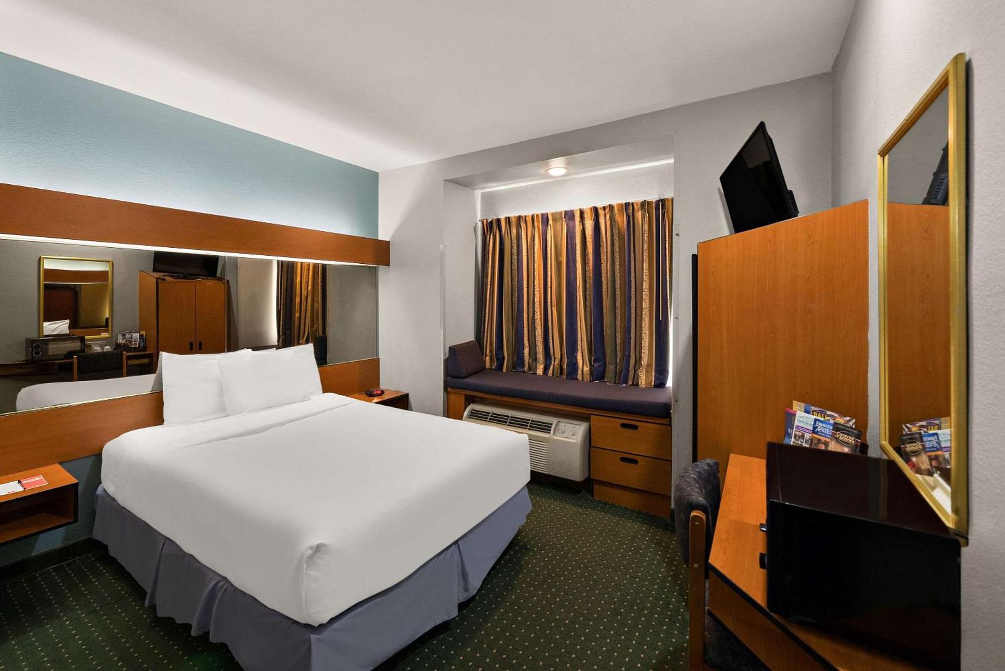 Econo Lodge Inn & Suites Mesquite - Dallas East Exterior photo