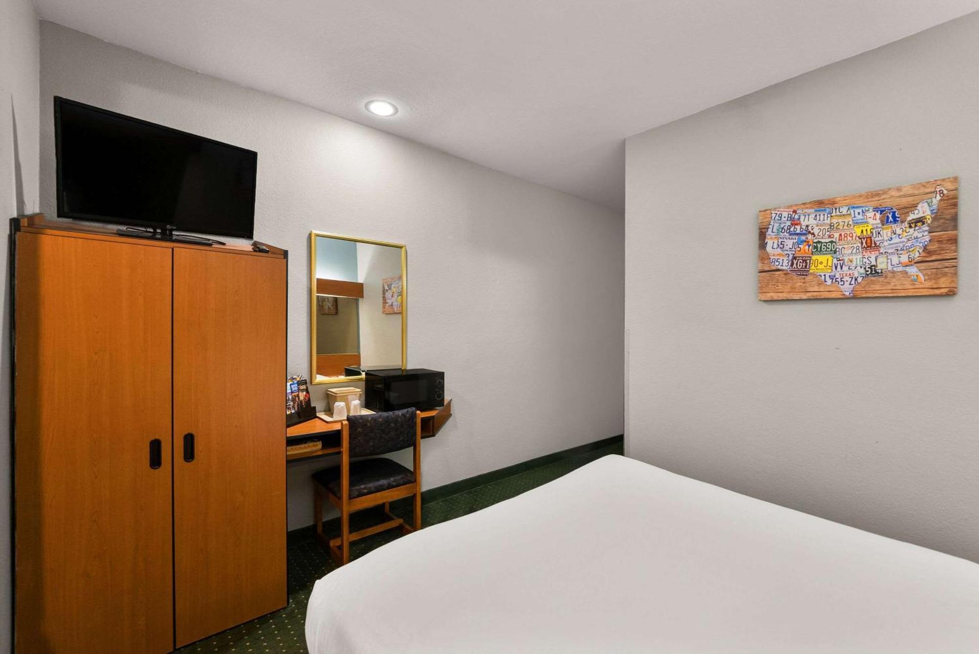 Econo Lodge Inn & Suites Mesquite - Dallas East Exterior photo