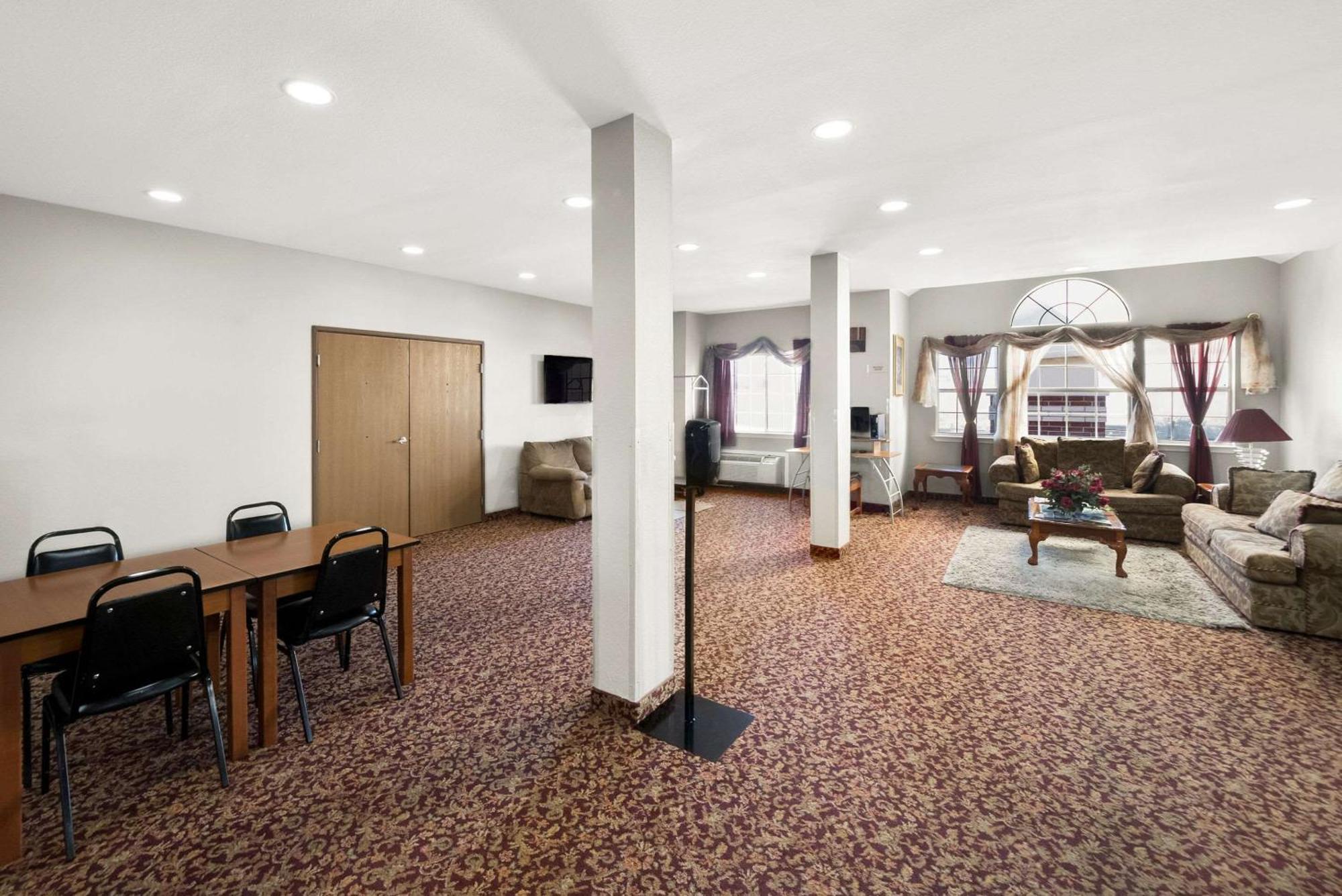 Econo Lodge Inn & Suites Mesquite - Dallas East Exterior photo