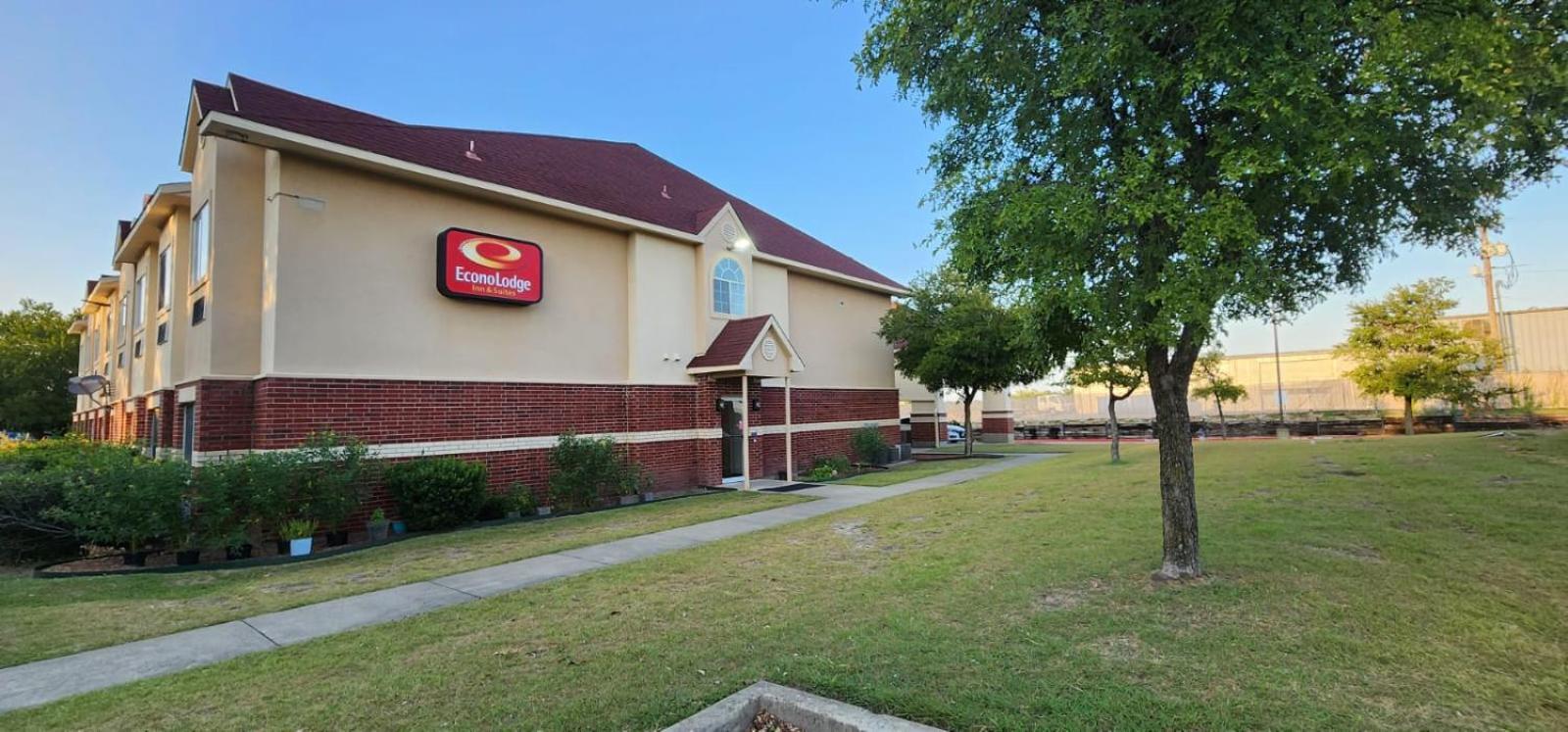 Econo Lodge Inn & Suites Mesquite - Dallas East Exterior photo